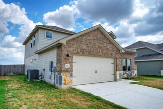 1012 Torre Mileto Wy in Hutto, TX - Building Photo - Building Photo