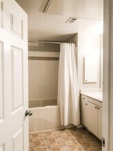 3015 Nicosh Circle, Unit 2103 in Falls Church, VA - Building Photo - Building Photo