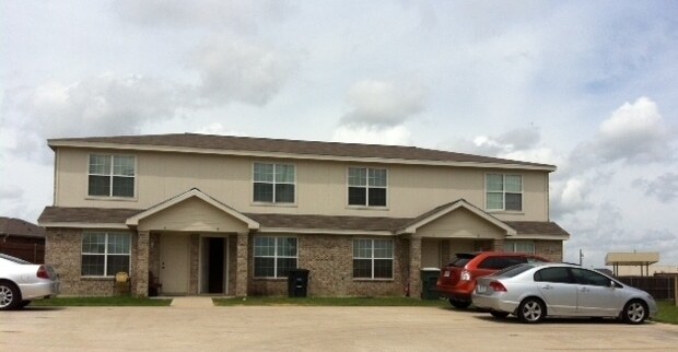 property at 2806 Kerrville Ct