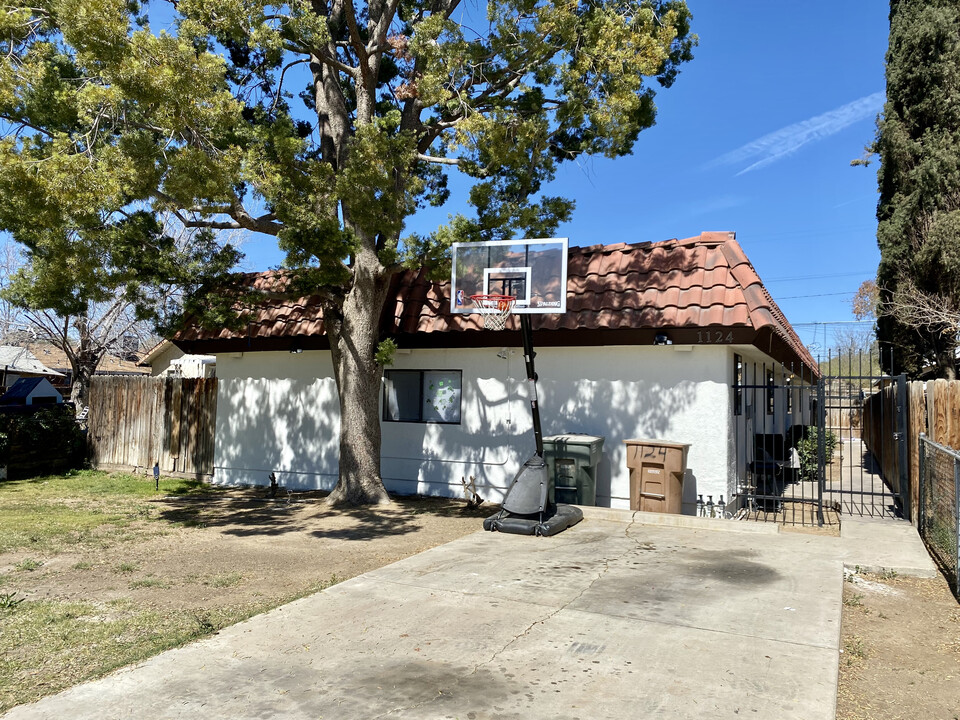 1124 Lincoln St in Bakersfield, CA - Building Photo