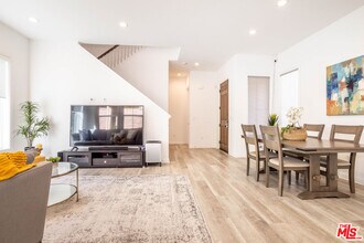 20621 W Chestnut Cir in Los Angeles, CA - Building Photo - Building Photo