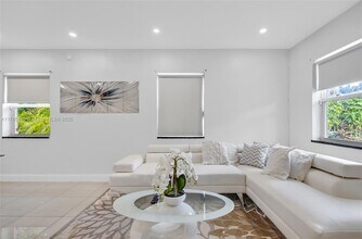 16234 NE 9th Pl in North Miami Beach, FL - Building Photo - Building Photo