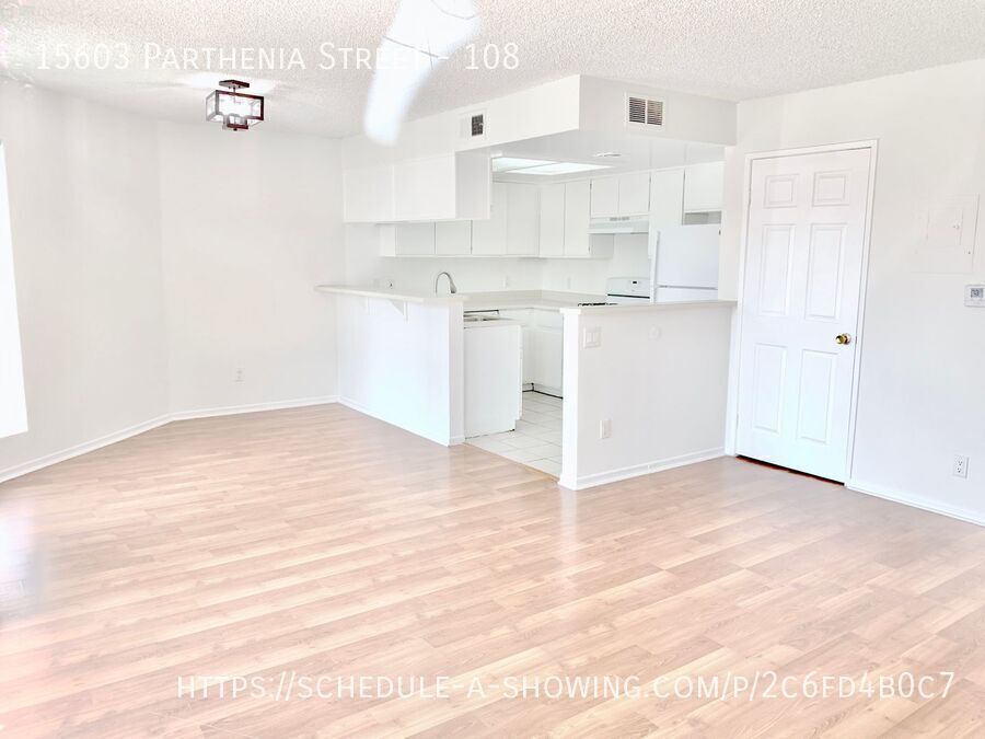 15603 Parthenia St in Los Angeles, CA - Building Photo