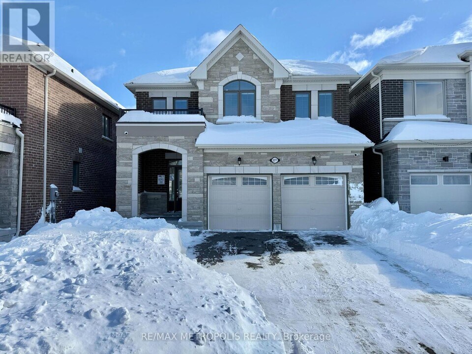 3277 Turnstone Blvd in Pickering, ON - Building Photo