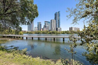 500 E Riverside Dr, Unit 256 in Austin, TX - Foto de edificio - Building Photo