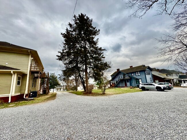 401 E Scott Ave, Unit 401-3 in Knoxville, TN - Foto de edificio - Building Photo