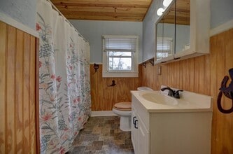 239 N Monroe St in La Grange, TX - Building Photo - Building Photo