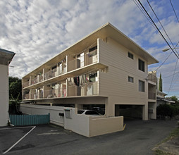 Hale Jade Apartments in Honolulu, HI - Building Photo - Building Photo