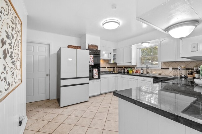 property at 1106 Oriole Ln