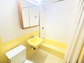 123 Sewall Ave, Unit 2D in Brookline, MA - Foto de edificio - Building Photo