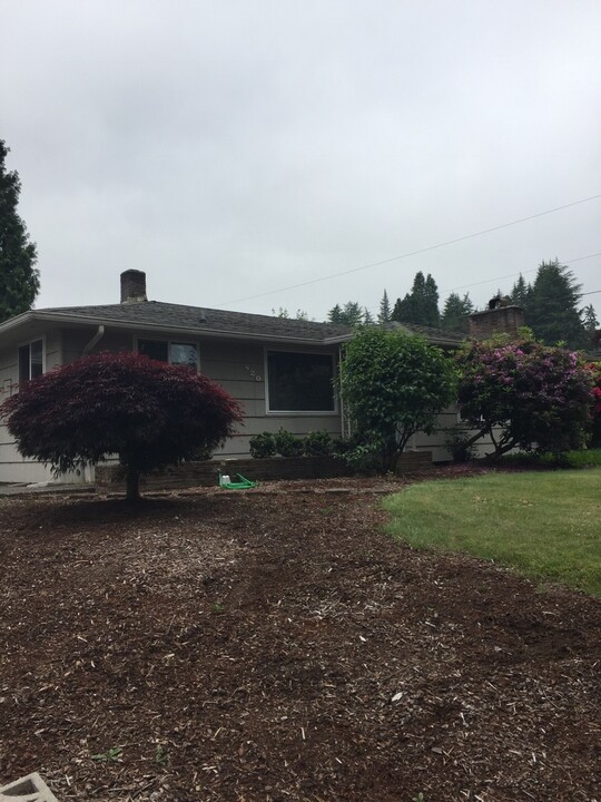 420 21st Ave SW in Puyallup, WA - Building Photo