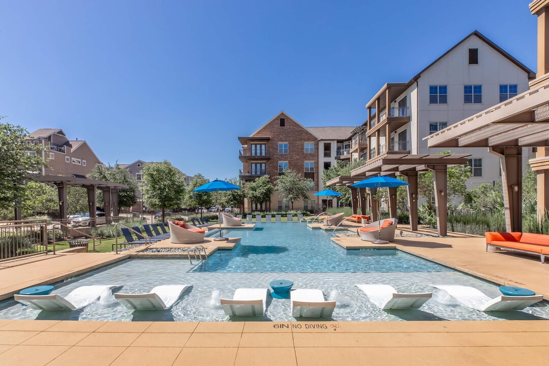 The Austin at Trinity Green in Dallas, TX - Foto de edificio