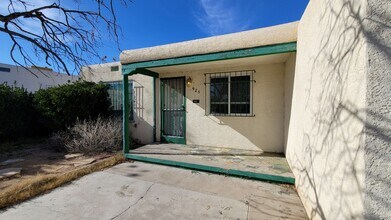 925 Palomas Dr SE in Albuquerque, NM - Building Photo - Building Photo