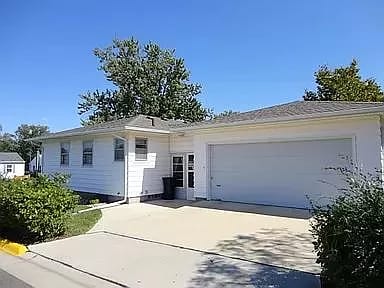 1210 W 10th St in Cedar Falls, IA - Building Photo - Building Photo