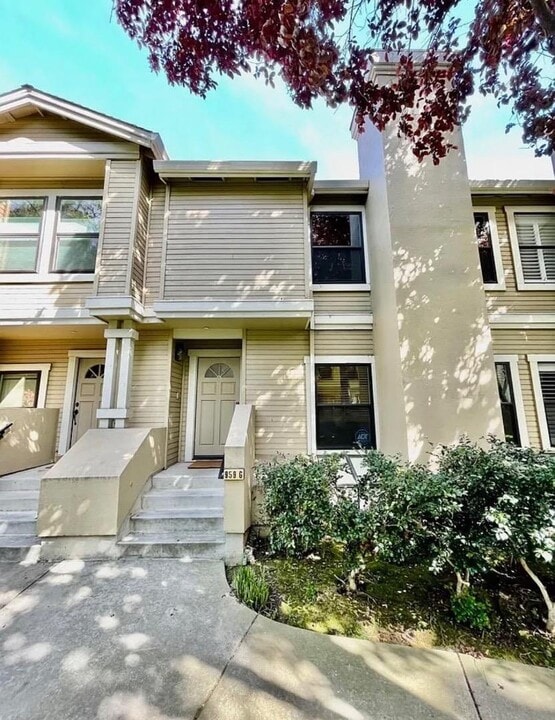 959 La Mesa Terrace in Sunnyvale, CA - Building Photo