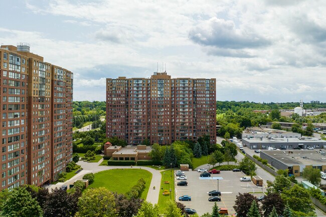320 Mccowan Rd in Toronto, ON - Building Photo - Building Photo