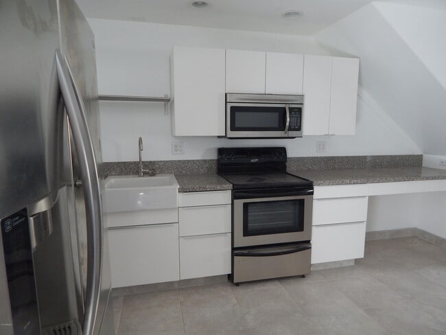 2025 S Granada Dr in Tempe, AZ - Building Photo - Building Photo