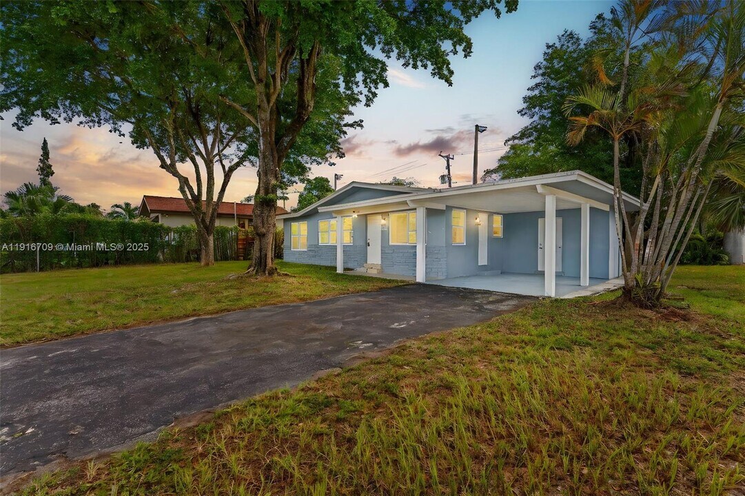 832 NW 28th St in Wilton Manors, FL - Building Photo