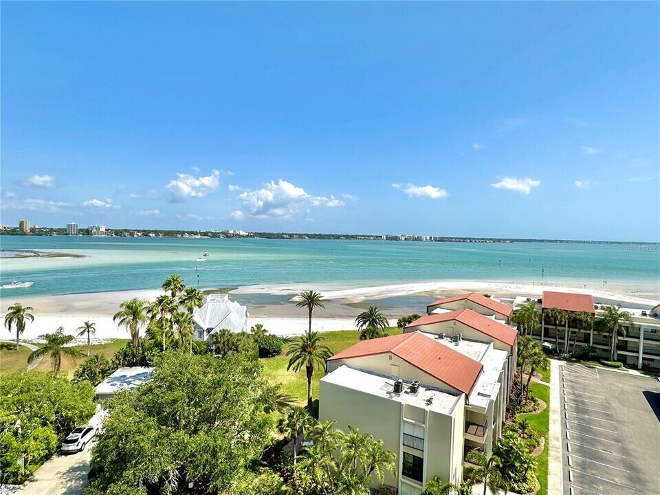 855 Bayway Blvd in Clearwater, FL - Building Photo