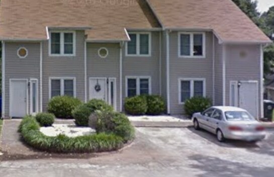 135-139 E Graham St
