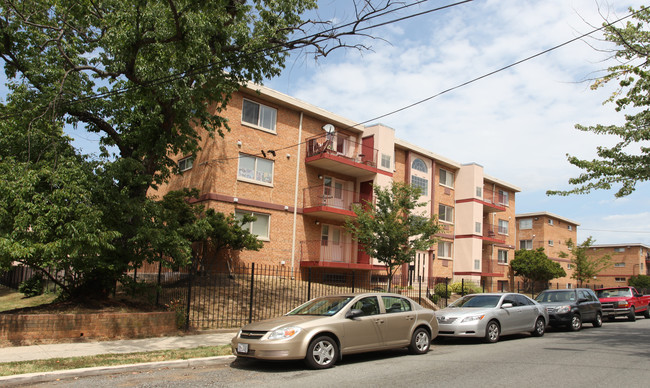 4110-4124 Ames St NE in Washington, DC - Building Photo - Building Photo