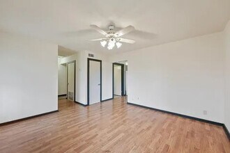 816 Sundown Meadow, Unit 315 in Crosby, TX - Building Photo - Building Photo