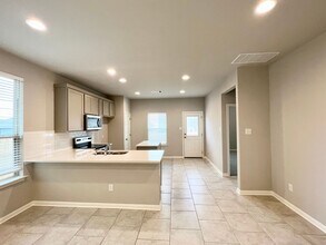 137 Kellys Heroes Wy in Jarrell, TX - Building Photo - Building Photo