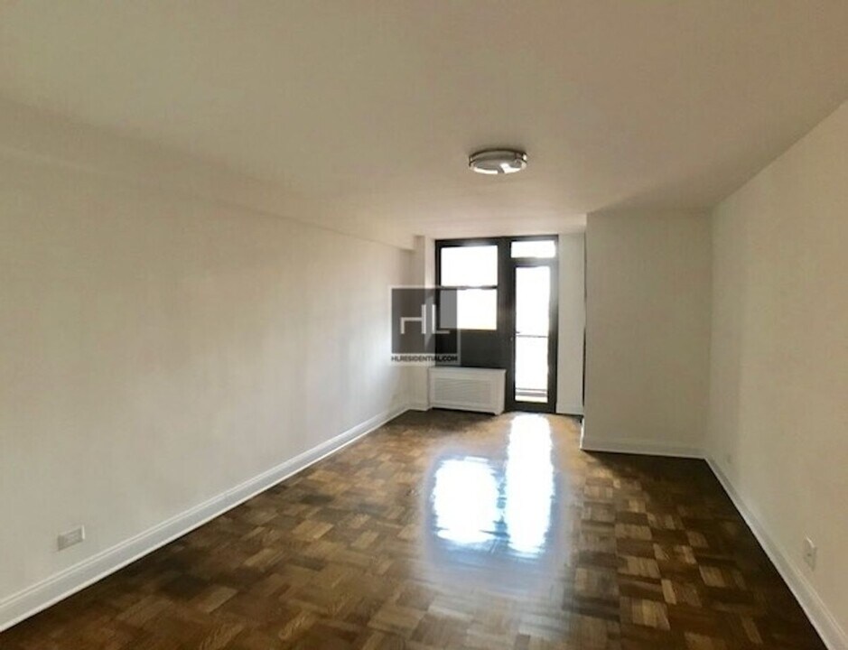 EAST 35 STREET in New York, NY - Building Photo