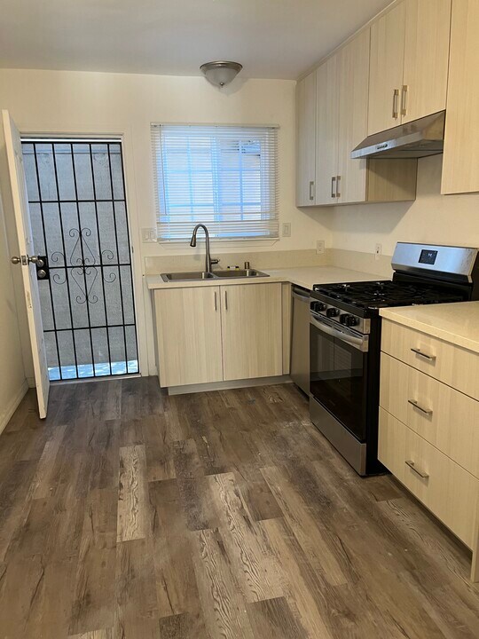 5614 Troost Ave, Unit TROOST in North Hollywood, CA - Building Photo