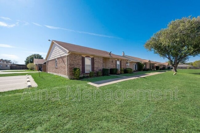 80 E Mountain Creek Dr in Grand Prairie, TX - Building Photo - Building Photo