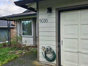 5030 NE Roselawn St in Portland, OR - Building Photo - Building Photo