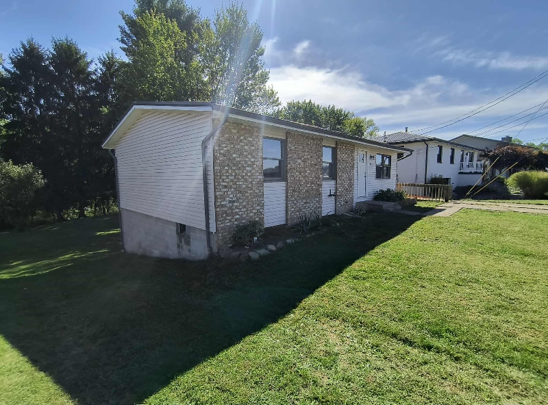 916 Donegal Dr E in Follansbee, WV - Building Photo