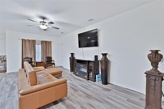 119 Bluebonnet Dr in Sanger, TX - Building Photo - Building Photo