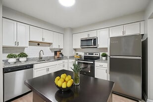 Glens of Bloomfield in Bloomfield Hills, MI - Building Photo