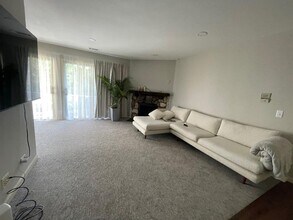 1054 Driftwood Ct in Wheeling, IL - Building Photo - Building Photo