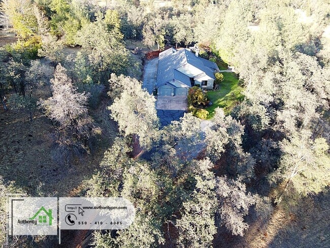 15714 Middletown Park Dr in Redding, CA - Building Photo - Building Photo