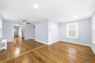 100 School St in Oyster Bay, NY - Building Photo - Building Photo