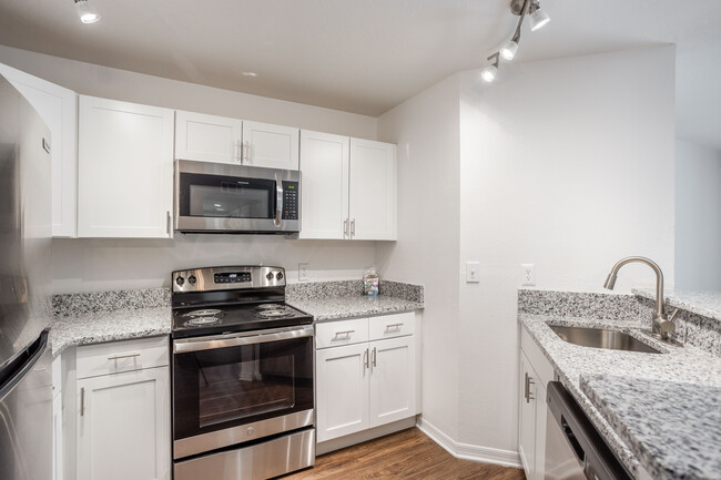 Royal Point Apartments in Kingsland, GA - Building Photo - Interior Photo