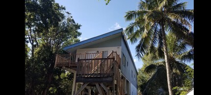 100693 Overseas Hwy, Unit B in Key Largo, FL - Building Photo - Building Photo