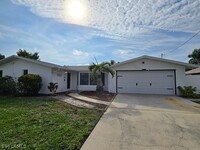 4443 N Pacific Cir in North Fort Myers, FL - Foto de edificio - Building Photo