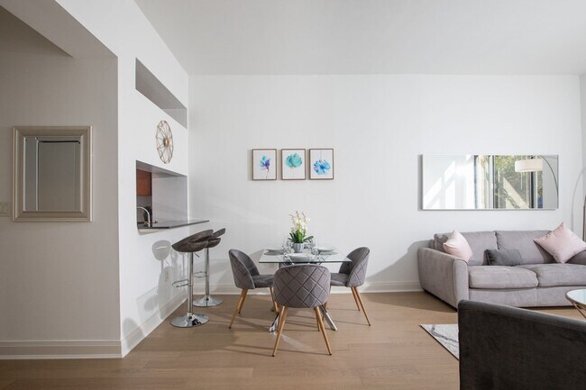 222 E 34th St in New York, NY - Building Photo - Building Photo