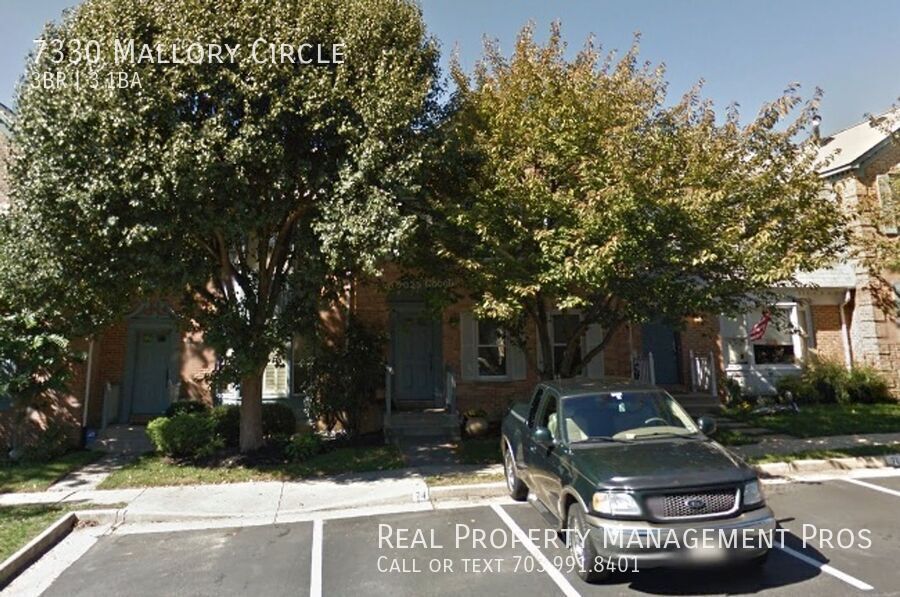 7330 Mallory Cir in Alexandria, VA - Building Photo