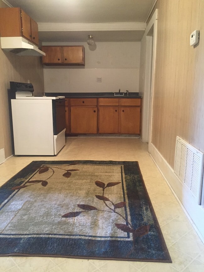 702 N 2nd St, Unit Apt C in Lufkin, TX - Foto de edificio - Building Photo