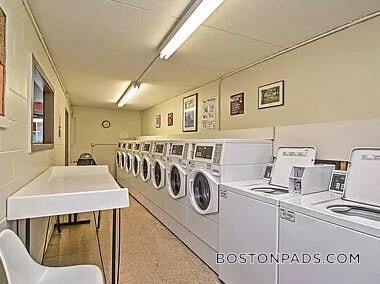 200 Swanton St in Winchester, MA - Foto de edificio - Building Photo