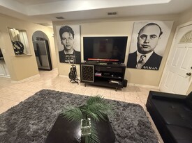1803 W Bronze St, Unit 4 in Pharr, TX - Building Photo