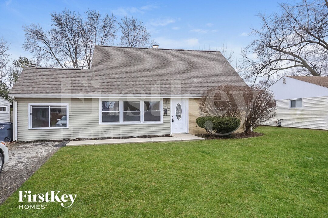 3976 Richard Ave in Grove City, OH - Foto de edificio