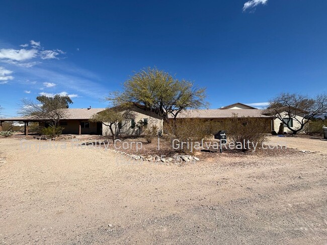 1701 E Lind Rd in Tucson, AZ - Foto de edificio - Building Photo