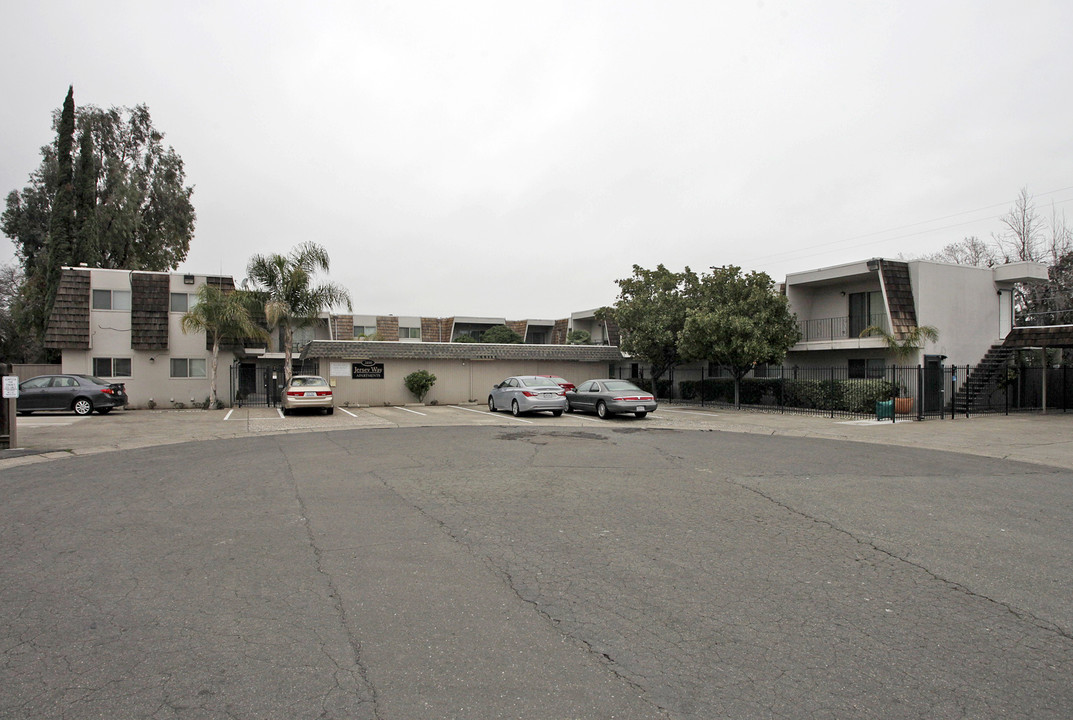 Jersey Way Apartments in Sacramento, CA - Foto de edificio