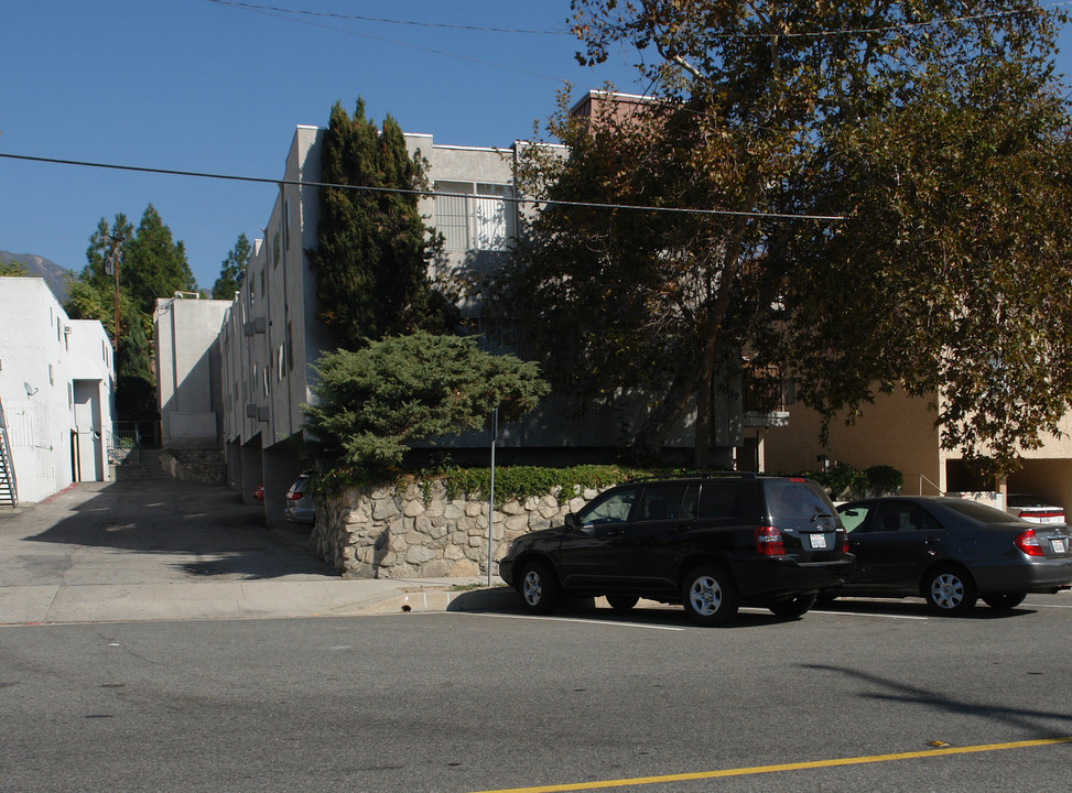 3037 Montrose Ave in La Crescenta, CA - Building Photo