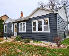 604 10th St in Grundy Center, IA - Building Photo - Building Photo